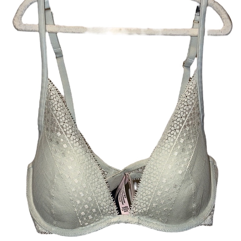 Victoria Secret Incredible Bra NEW